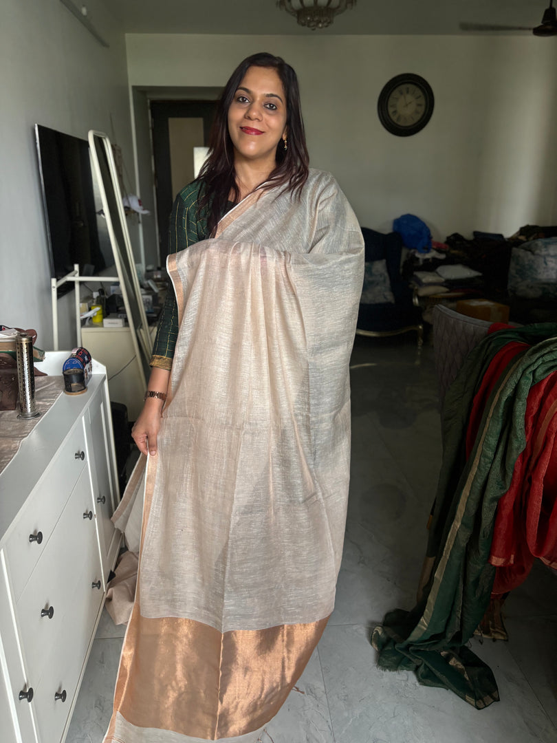 Pure tissue linen jamdani saree with zari on pallu with blouse piece