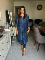 Load image into Gallery viewer, Premium quality muslin non transparent heavy work chikankari kurtha
