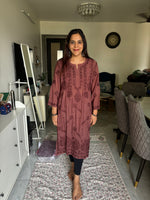Load image into Gallery viewer, Pure muslin premium quality chikankari kurtha
